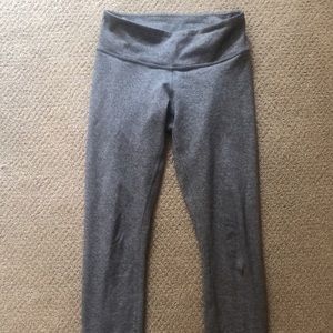 gray lululemon wonder under leggings